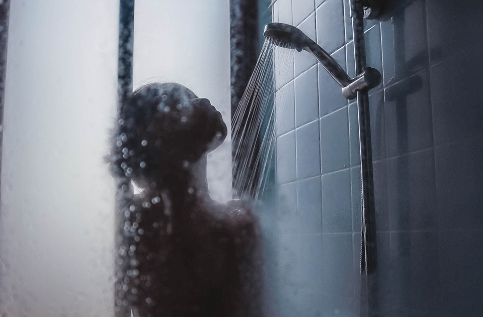 A Beginner’s Guide to Contrast Showers, image of a woman taking a contrast shower